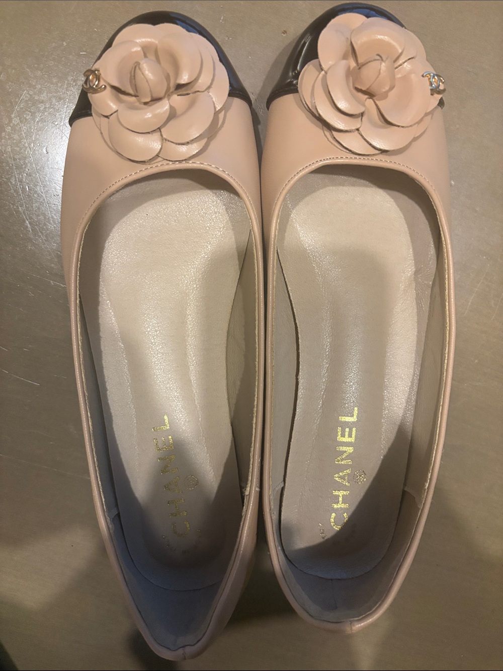 CHANEL Nude/Black Leather Camellia Cap-Toe Flats